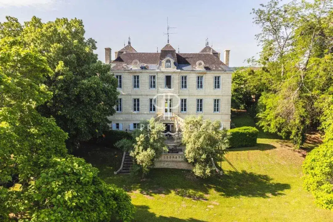 Castle 520m² in France, Blasimon. Priced at 1260000€ rent photo-16
