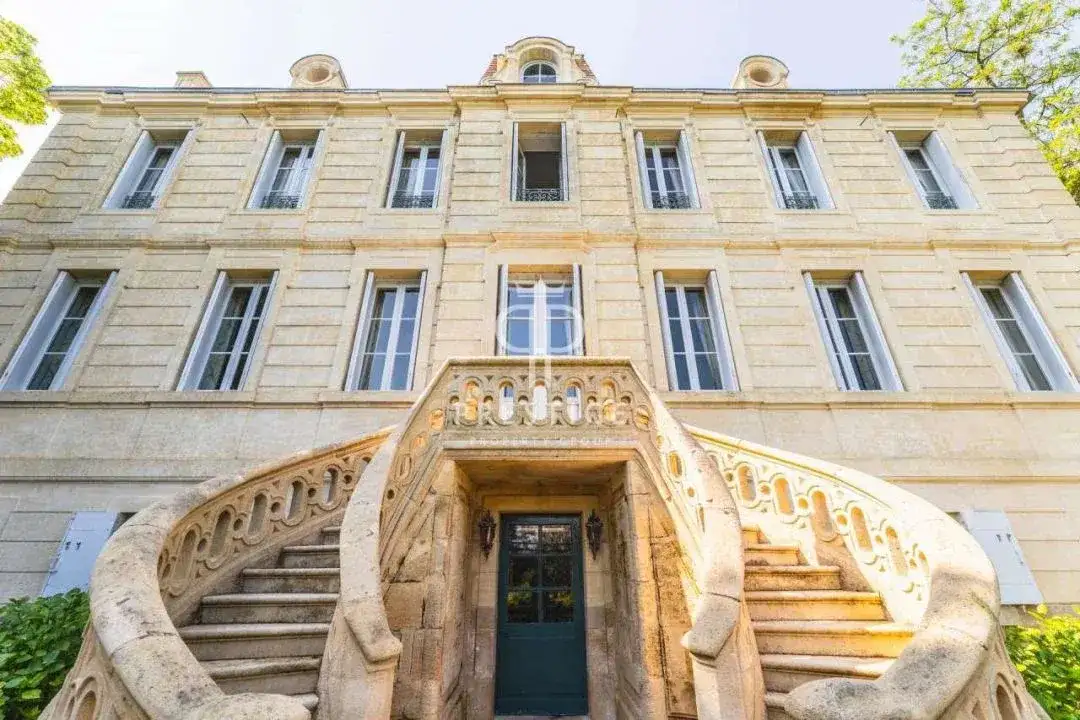 Castle 520m² in France, Blasimon. Priced at 1260000€ rent photo-17