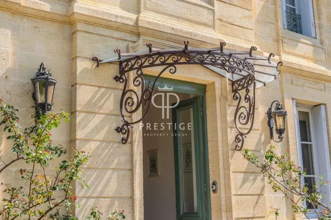 Castle 520m² in France, Blasimon. Priced at 1260000€ rent photo-19