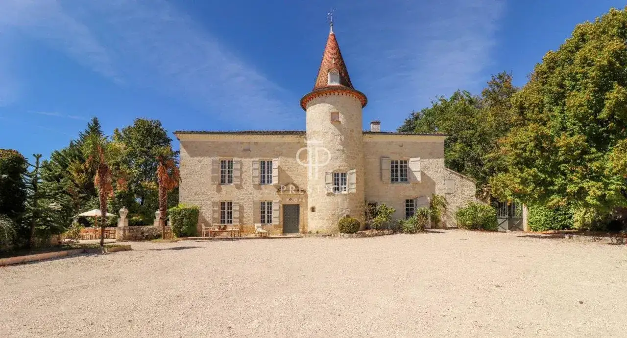 Castle 365m² in Spain, Cartagena. Priced at 1200000€ rent photo-3
