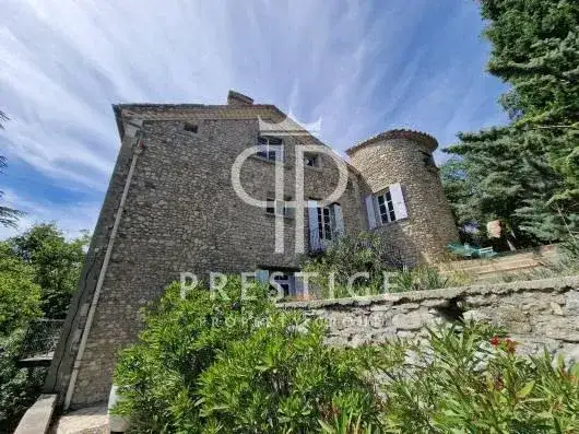 Castle 300m² in France, Villeneuve-lès-Avignon. Priced at 1070000€ rent photo-3
