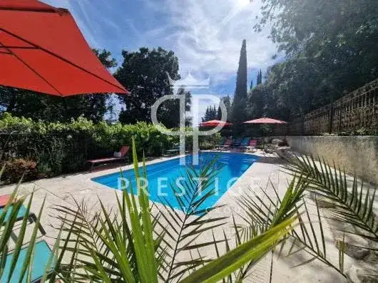 Castle 300m² in France, Villeneuve-lès-Avignon. Priced at 1070000€ rent photo-4