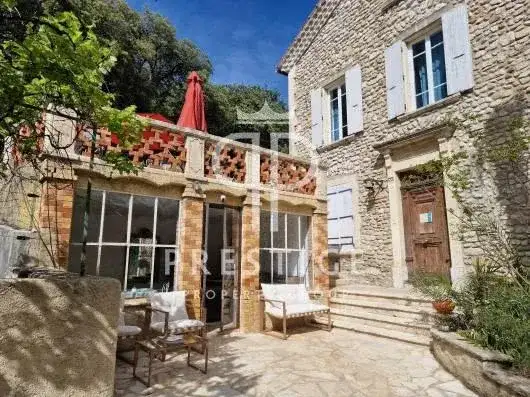Castle 300m² in France, Villeneuve-lès-Avignon. Priced at 1070000€ rent photo-5