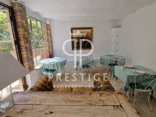 Castle 300m² in France, Villeneuve-lès-Avignon. Priced at 1070000€ rent photo-7