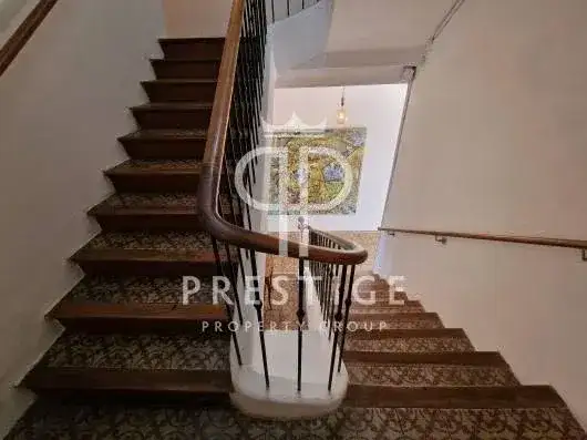Castle 300m² in France, Villeneuve-lès-Avignon. Priced at 1070000€ rent photo-8