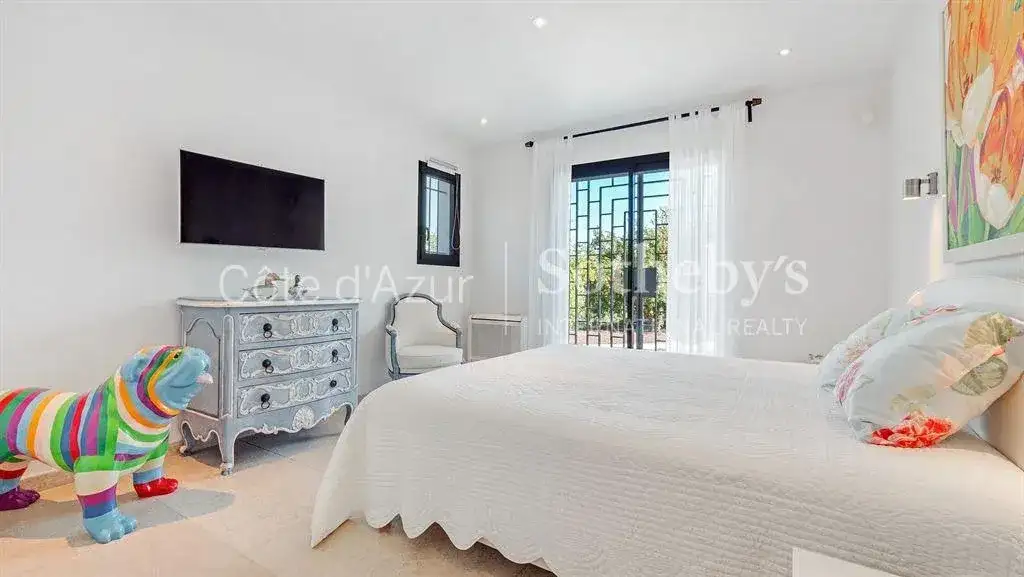 Castle 320m² in France, Grima. Priced at 3950000€ rent photo-3