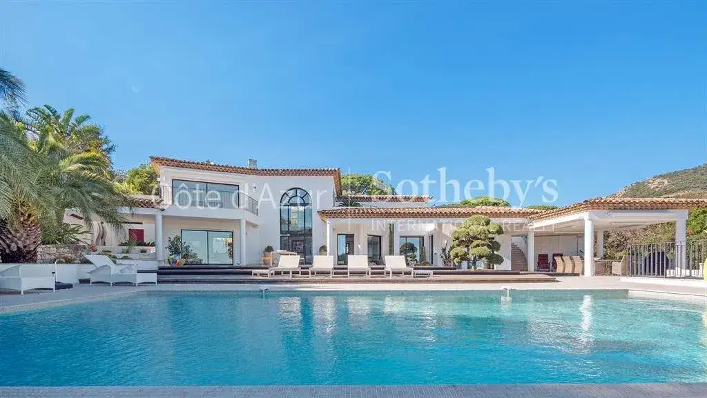 Castle 320m² in France, Grima. Priced at 3950000€ rent photo-9