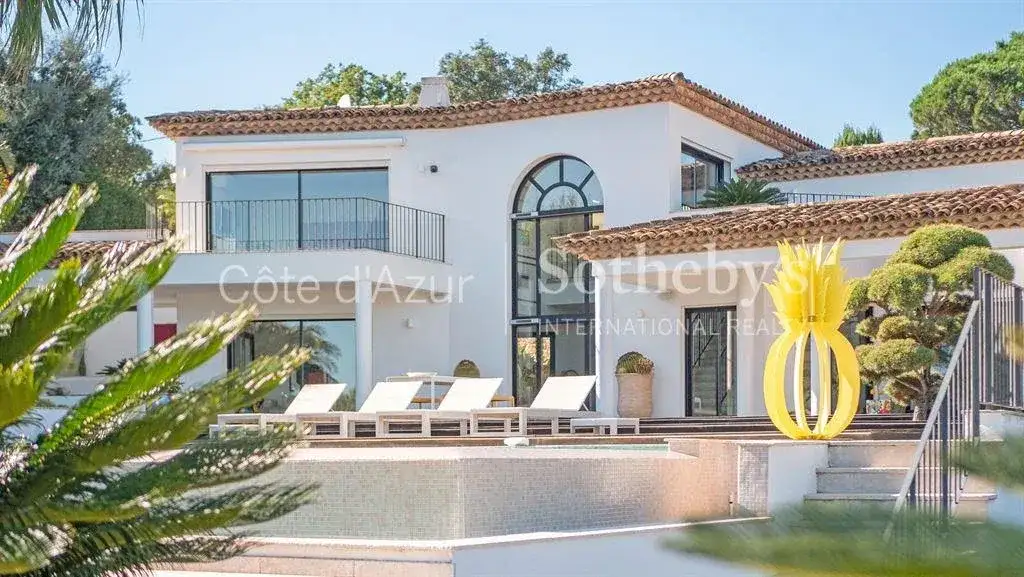 Castle 320m² in France, Grima. Priced at 3950000€ rent photo-10