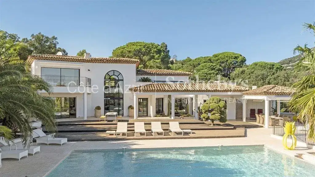 Castle 320m² in France, Grima. Priced at 3950000€ rent photo-13