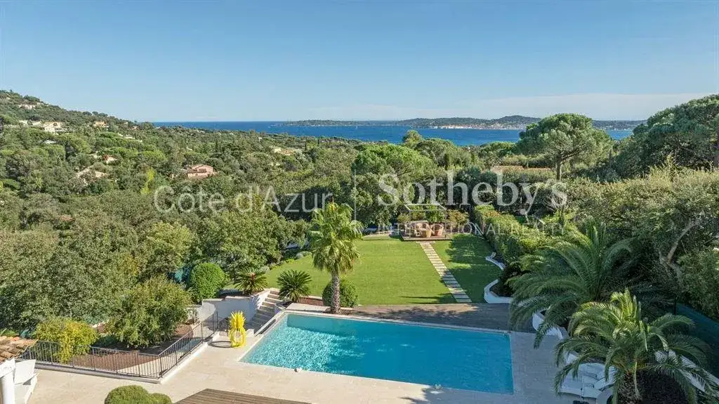 Castle 320m² in France, Grima. Priced at 3950000€ rent photo-15
