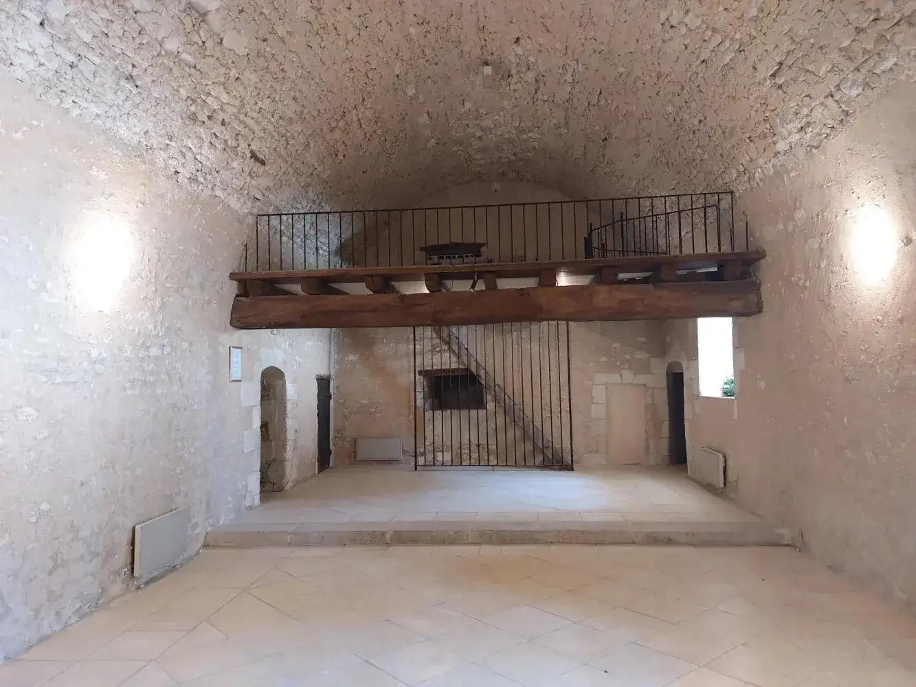 Castle 750m² in France, Poitiers. Priced at 1785000€ rent photo-1
