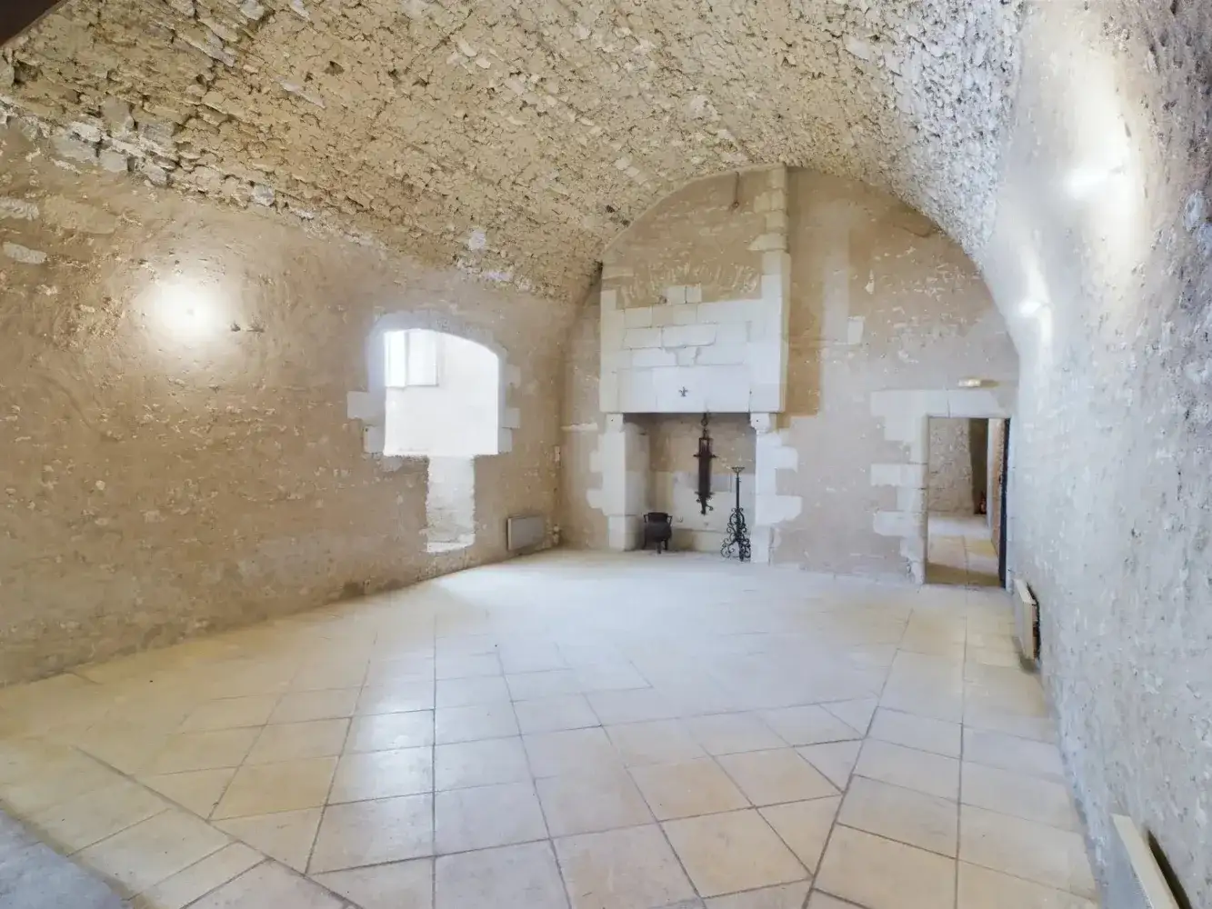 Castle 750m² in France, Poitiers. Priced at 1785000€ rent photo-2