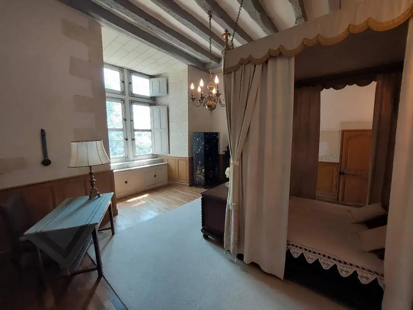 Castle 750m² in France, Poitiers. Priced at 1785000€ rent photo-12
