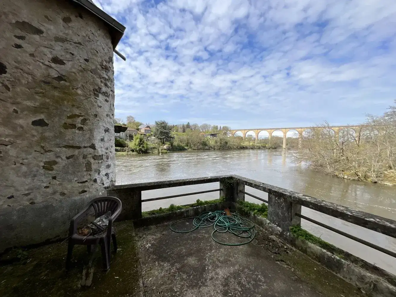 Castle 1001m² in France, L'il Jourden. Priced at 750000€ rent photo-4