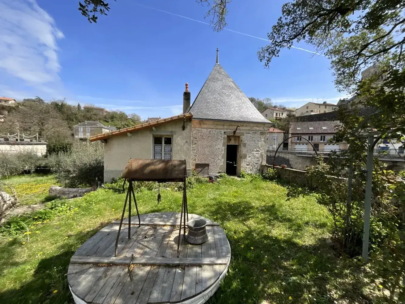 Castle 1001m² in France, L'il Jourden. Priced at 750000€ rent photo-5