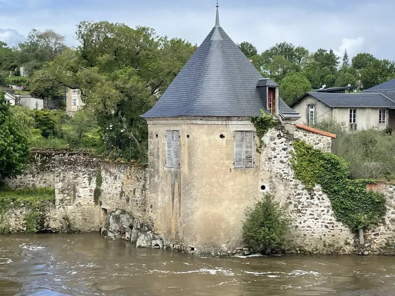 Castle 1001m² in France, L'il Jourden. Priced at 750000€ rent photo-7