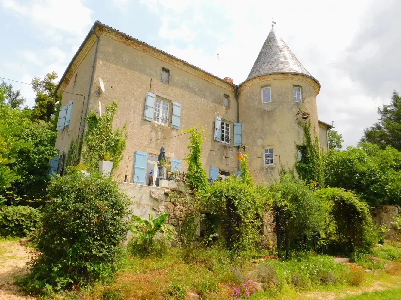 Castle 328m² in France, Notron. Priced at 599000€ rent photo-3