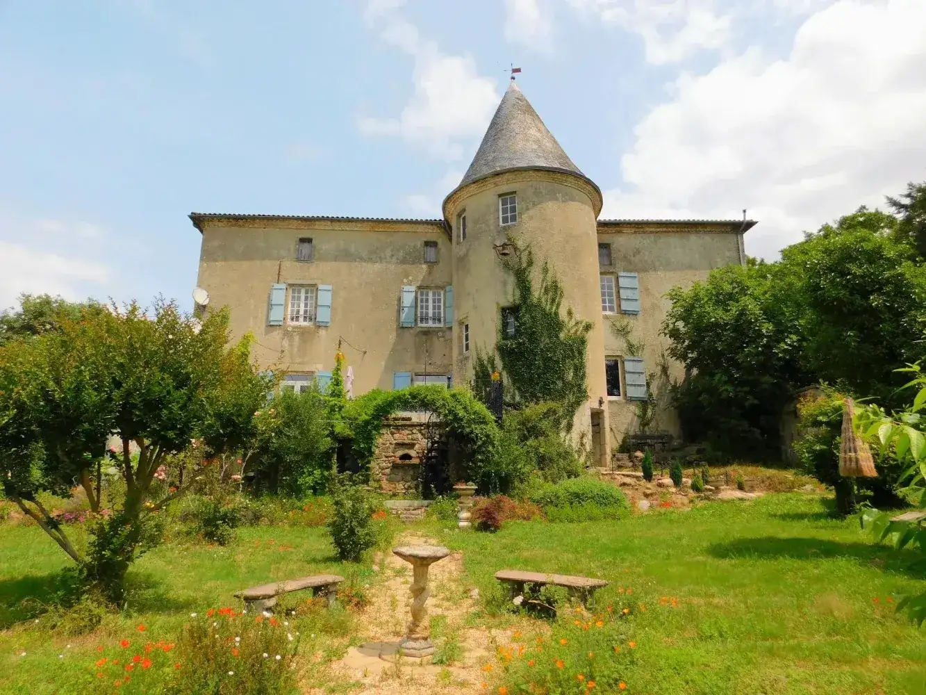 Castle 328m² in France, Notron. Priced at 599000€ rent photo-8