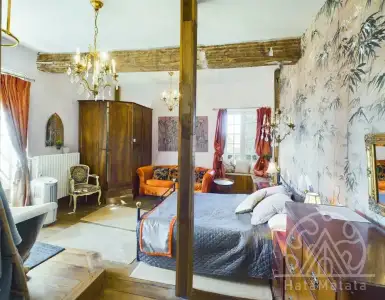 Buy in France for 599000€