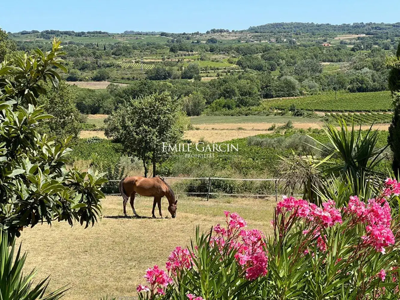 Castle 300m² in France, Baron. Priced at 1090000€ rent photo-1