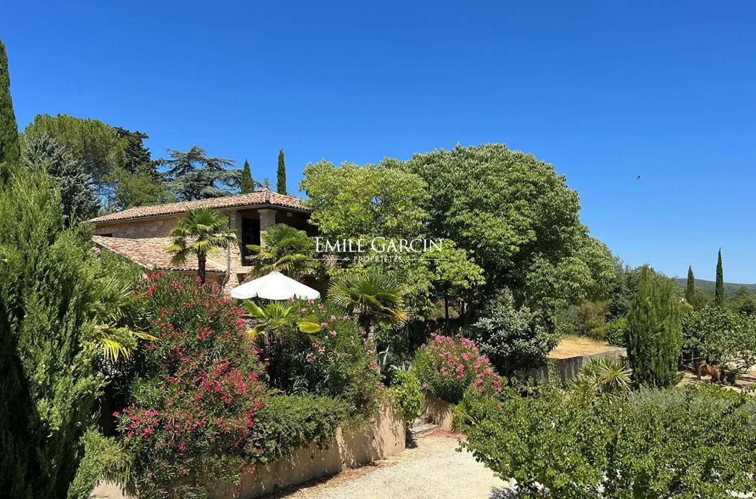 Castle 300m² in France, Baron. Priced at 1090000€ rent photo-2