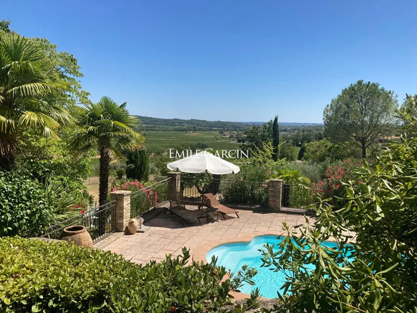 Castle 300m² in France, Baron. Priced at 1090000€ rent photo-6