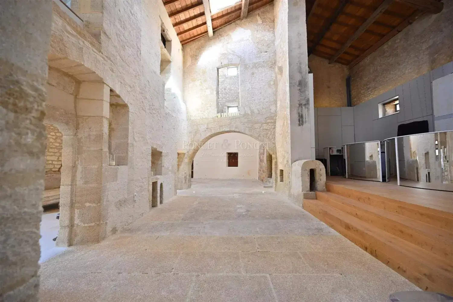 Castle 1400m² in France, Yuses. Priced at 4725000€ rent photo-1