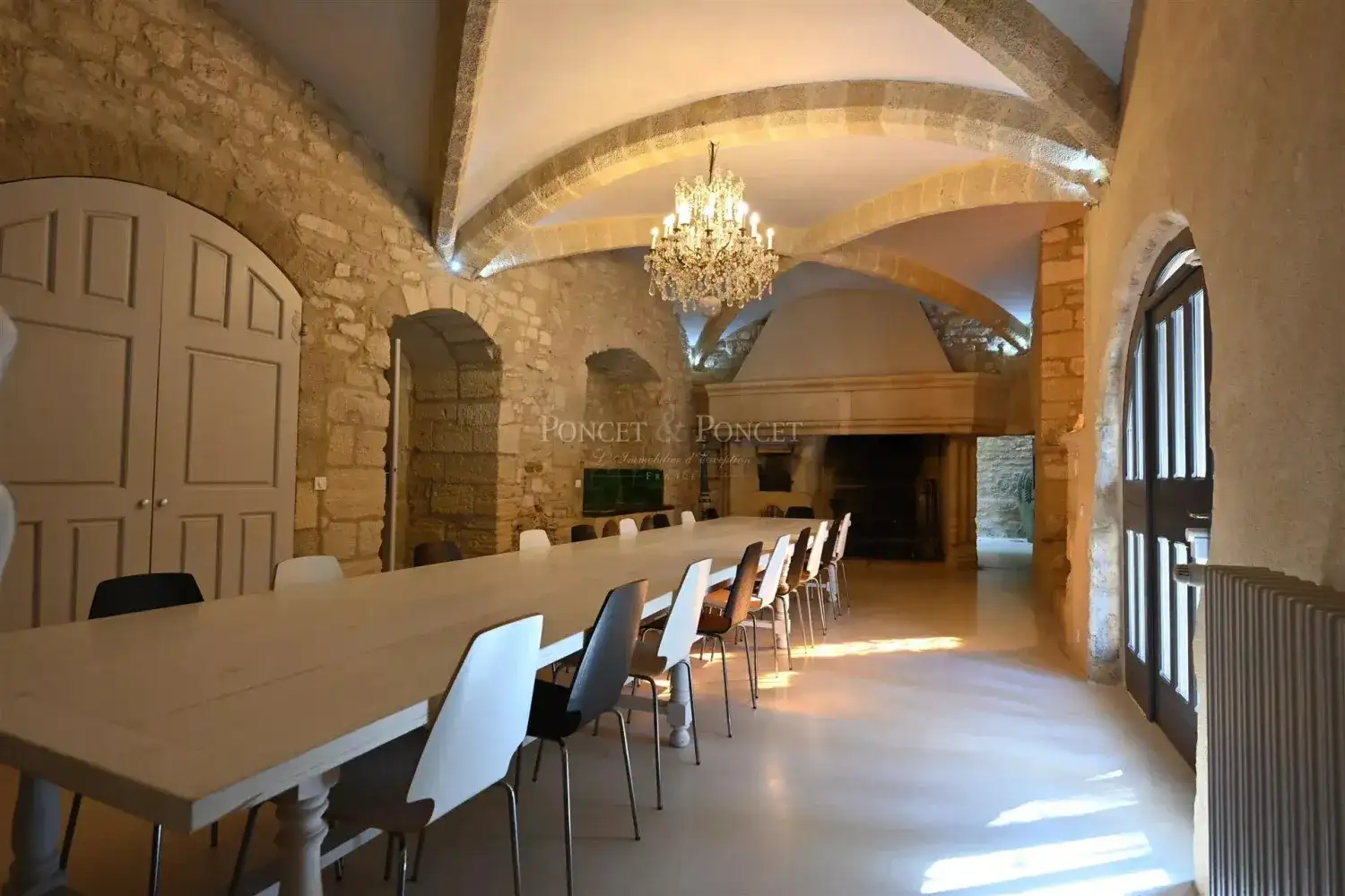 Castle 1400m² in France, Yuses. Priced at 4725000€ rent photo-4