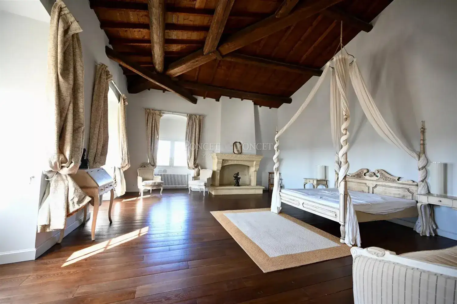Castle 1400m² in France, Yuses. Priced at 4725000€ rent photo-8