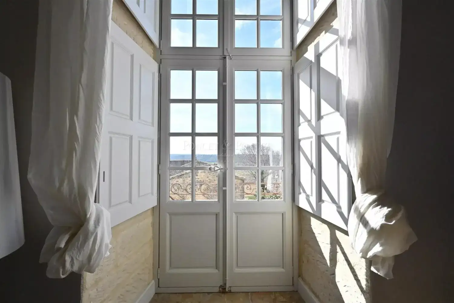Castle 1400m² in France, Yuses. Priced at 4725000€ rent photo-10
