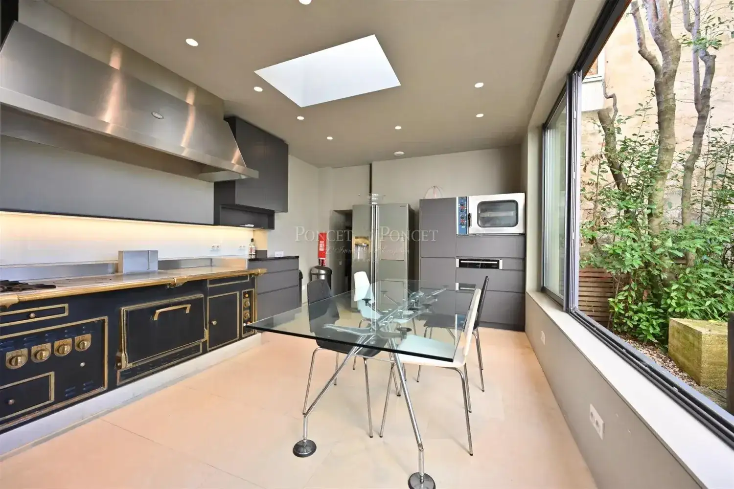 Castle 1400m² in France, Yuses. Priced at 4725000€ rent photo-11