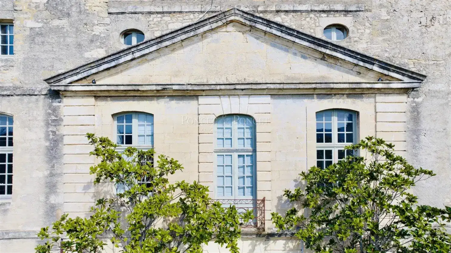 Castle 1400m² in France, Yuses. Priced at 4725000€ rent photo-14