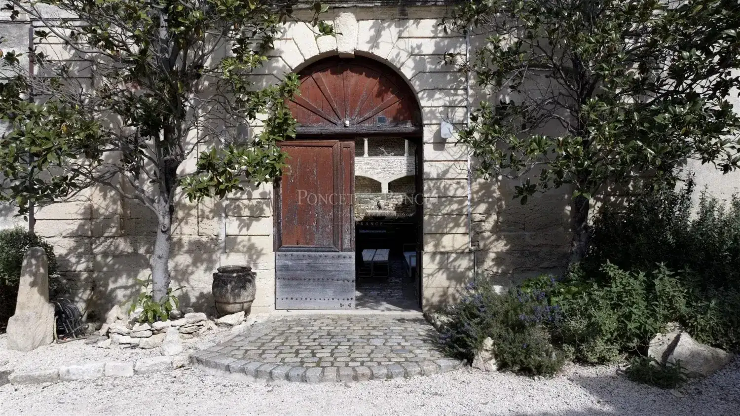 Castle 1400m² in France, Yuses. Priced at 4725000€ rent photo-15