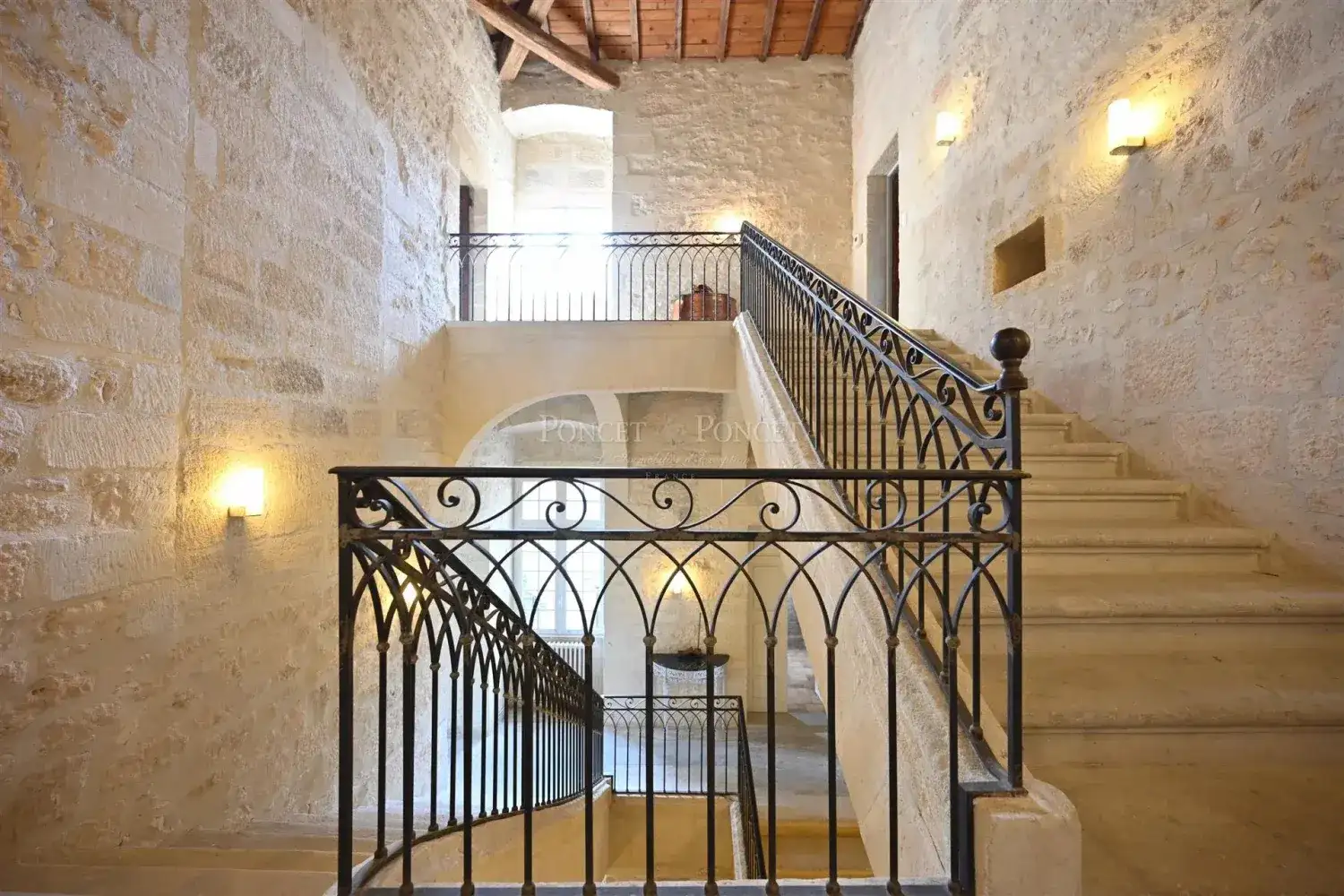 Castle 1400m² in France, Yuses. Priced at 4725000€ rent photo-18
