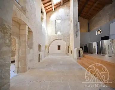 Buy in France for 4725000€