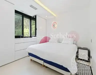 Buy in France for 3650000€