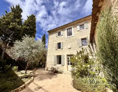 Buy in France for 1650000€