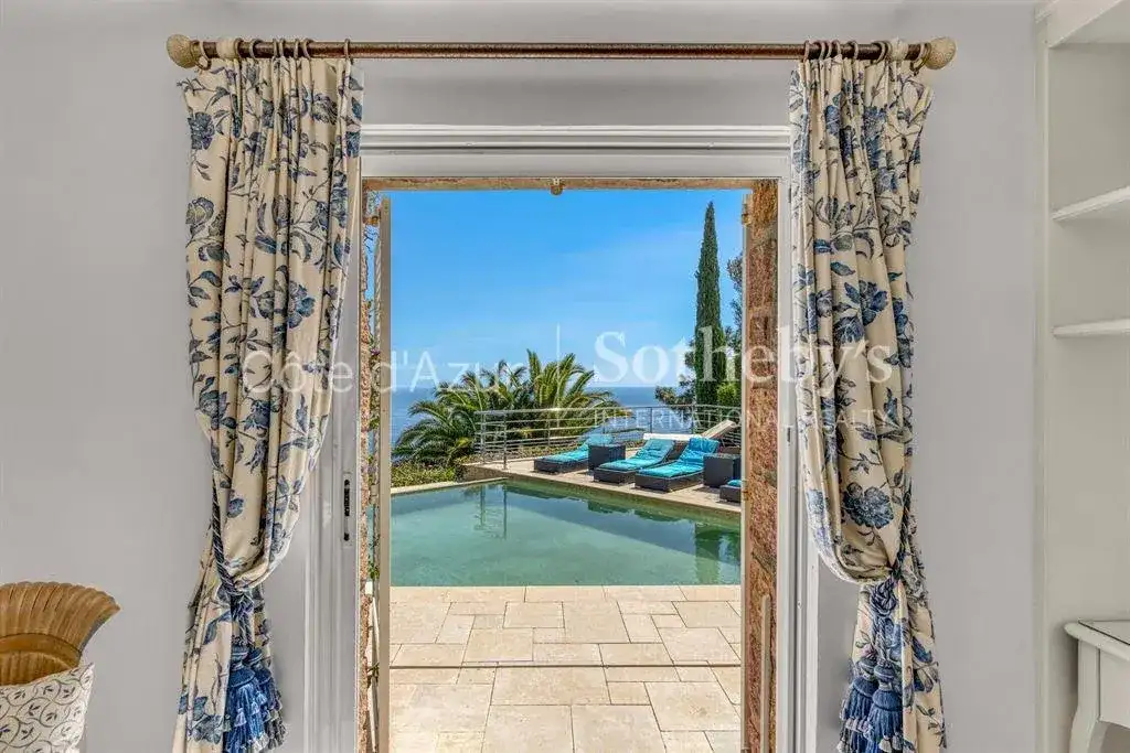 Castle 231m² in France, Ah. Priced at 2650000€ rent photo-1