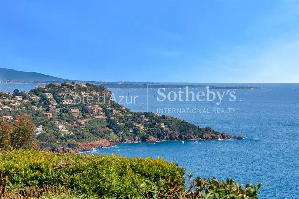 Castle 231m² in France, Ah. Priced at 2650000€ rent photo-3