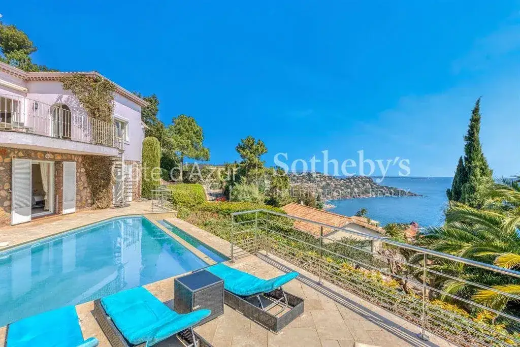 Castle 231m² in France, Ah. Priced at 2650000€ rent photo-5
