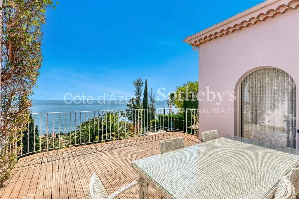 Castle 231m² in France, Ah. Priced at 2650000€ rent photo-13