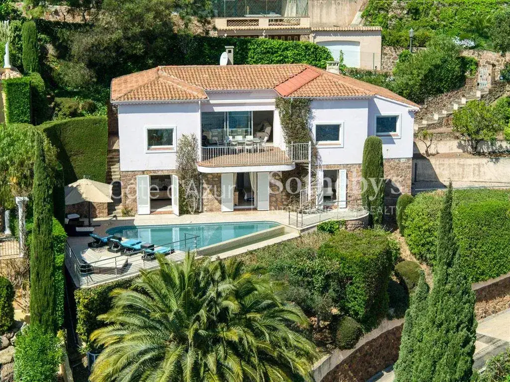 Castle 231m² in France, Ah. Priced at 2650000€ rent photo-14