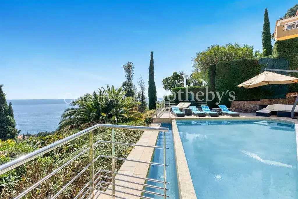 Castle 231m² in France, Ah. Priced at 2650000€ rent photo-15