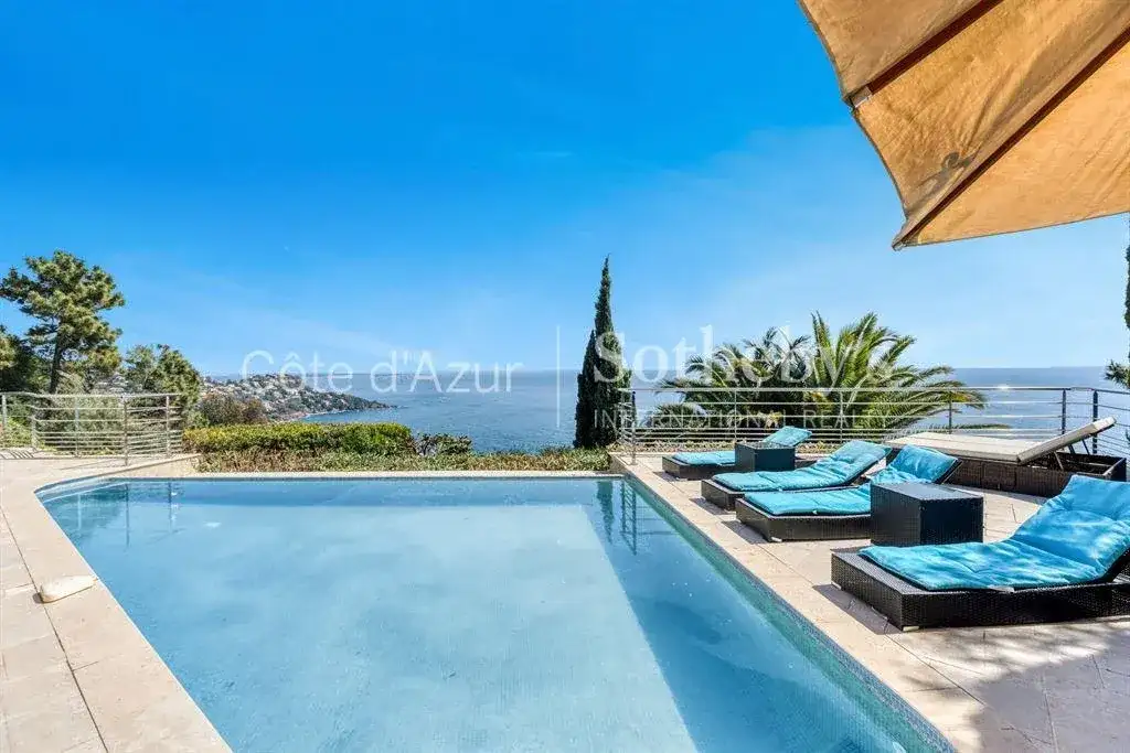 Castle 231m² in France, Ah. Priced at 2650000€ rent photo-16