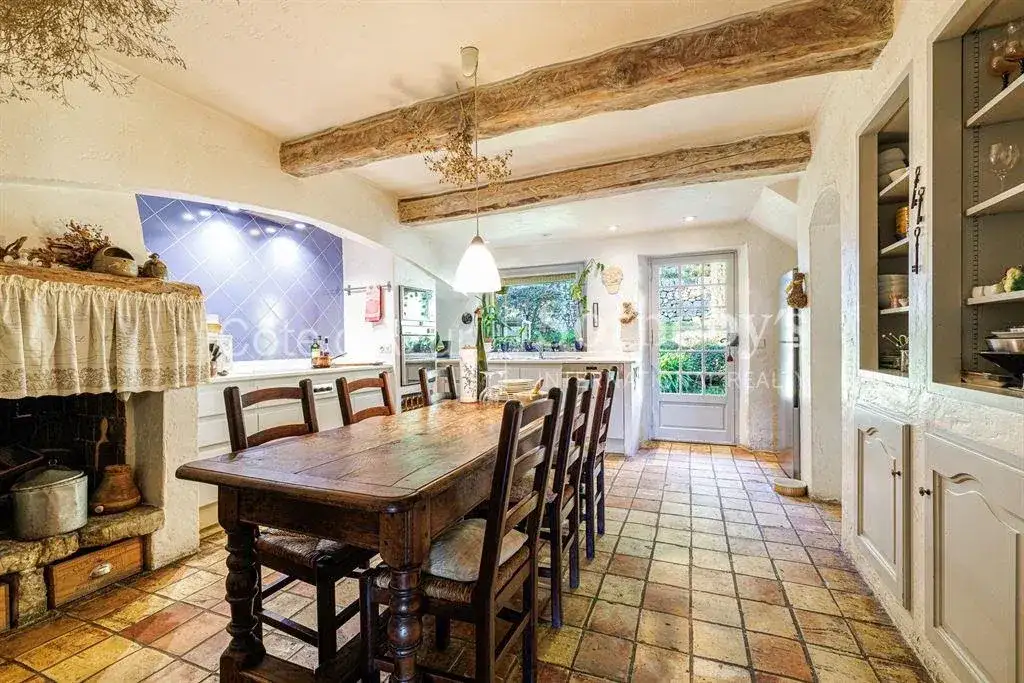 Castle 350m² in France, Tourette-sur-Loupe. Priced at 3200000€ rent photo-1