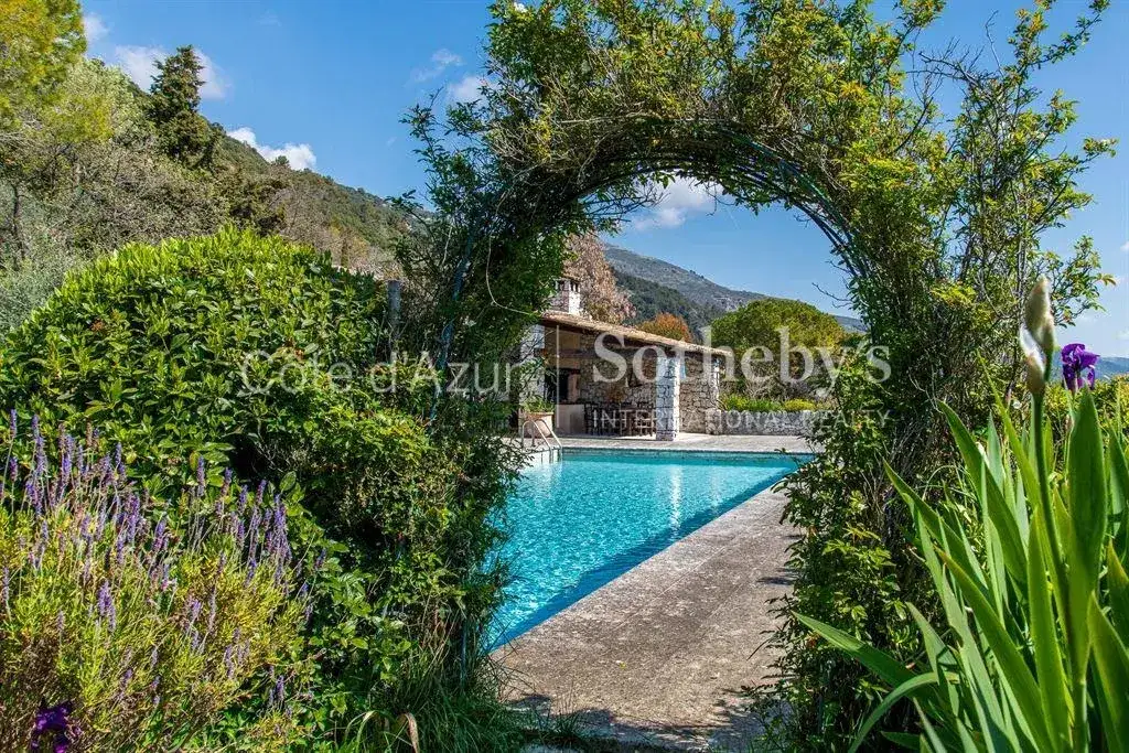 Castle 350m² in France, Tourette-sur-Loupe. Priced at 3200000€ rent photo-5