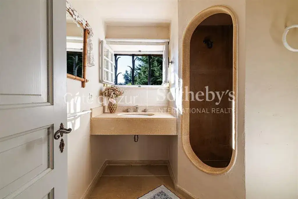 Castle 350m² in France, Tourette-sur-Loupe. Priced at 3200000€ rent photo-8
