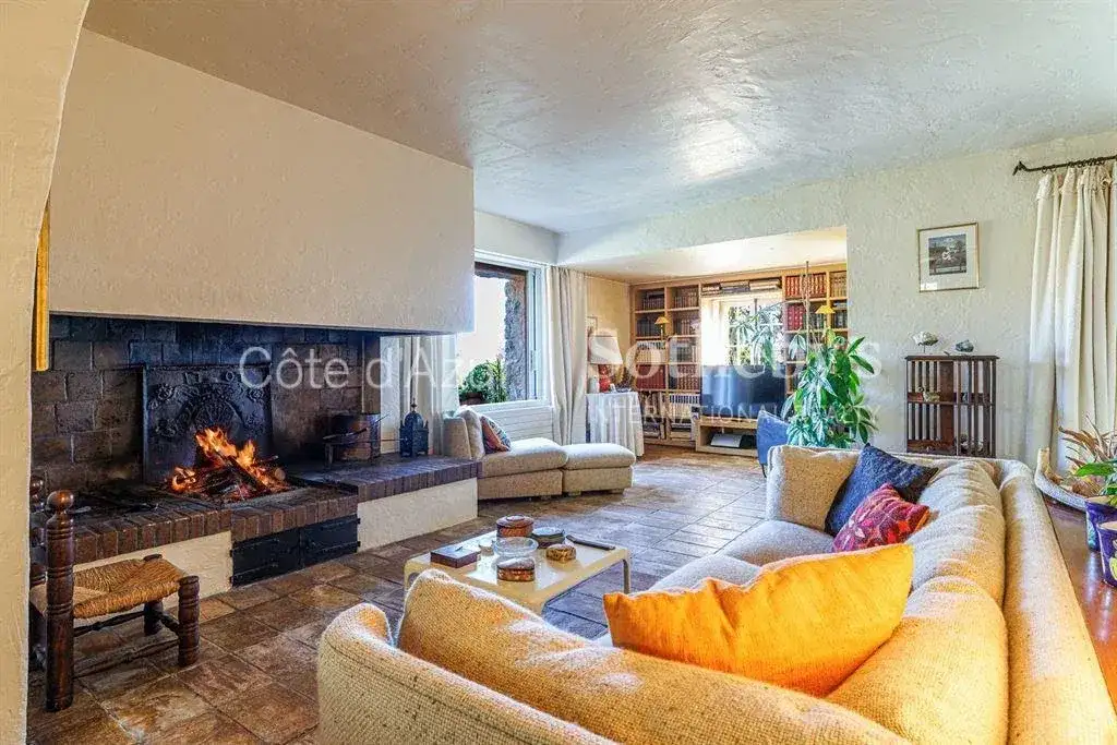 Castle 350m² in France, Tourette-sur-Loupe. Priced at 3200000€ rent photo-18