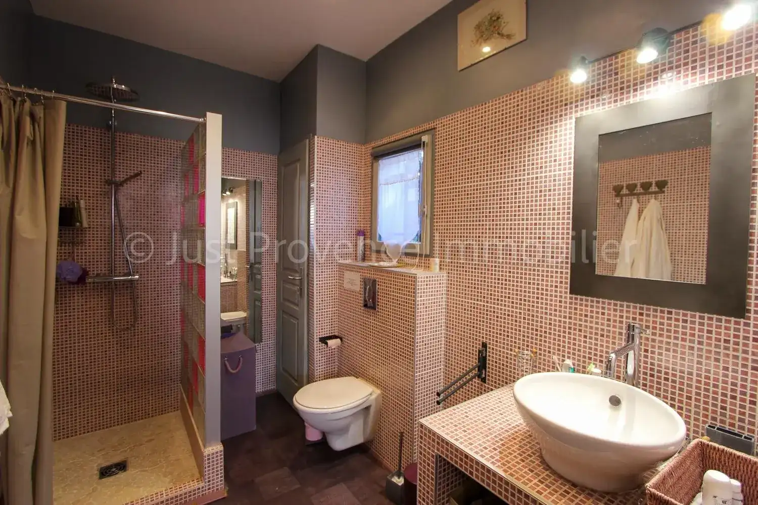 Castle 140m² in France, Saint-Didier. Priced at 550000€ rent photo-6