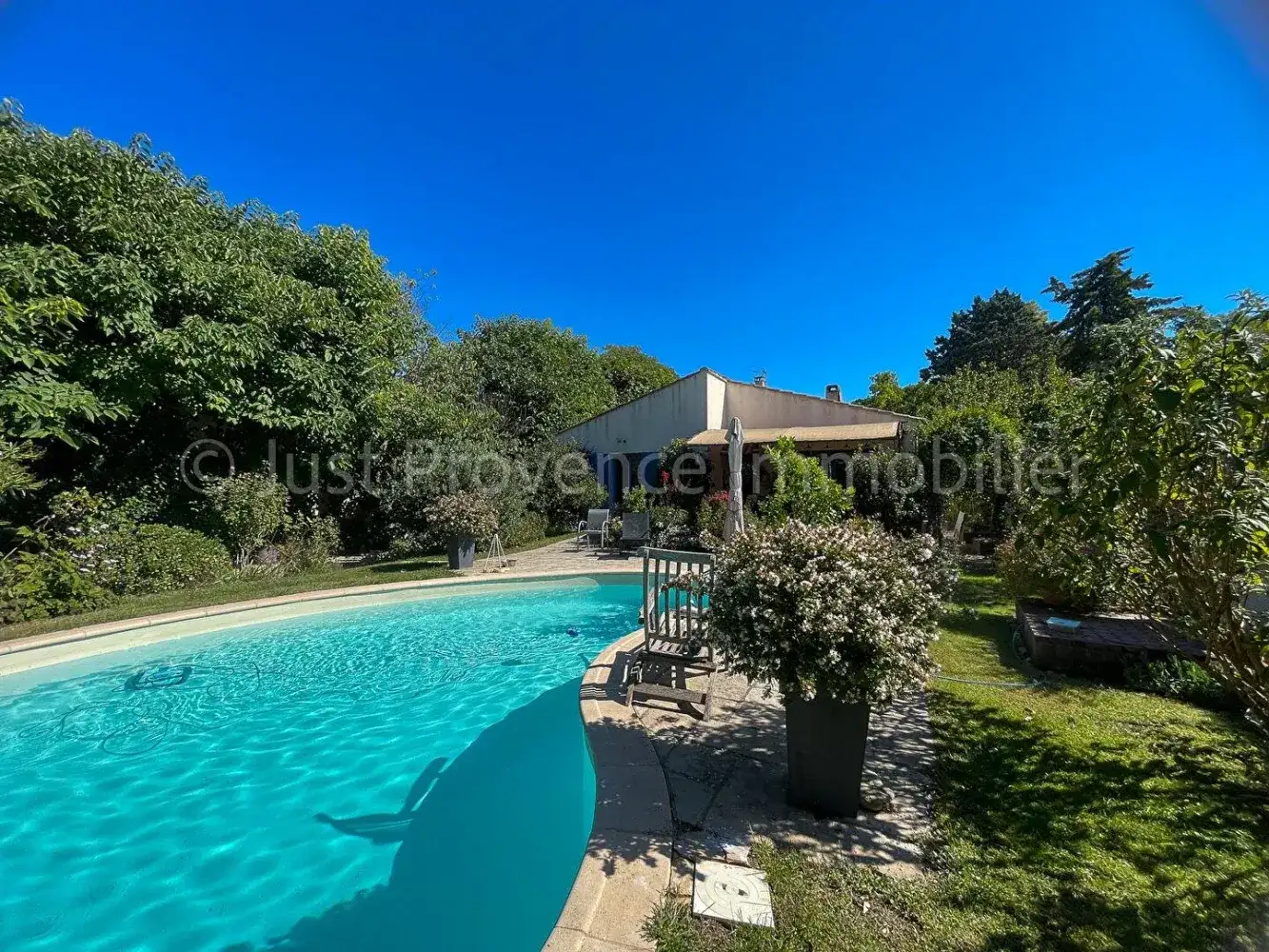 Castle 140m² in France, Saint-Didier. Priced at 550000€ rent photo-7